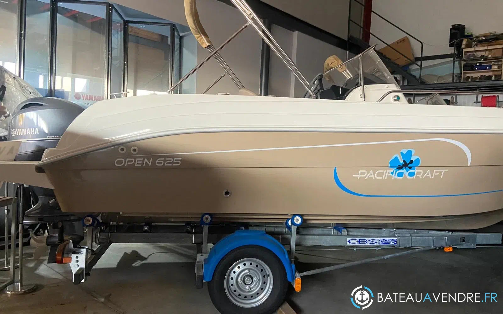 slider 3 Pacific Craft 625 Open