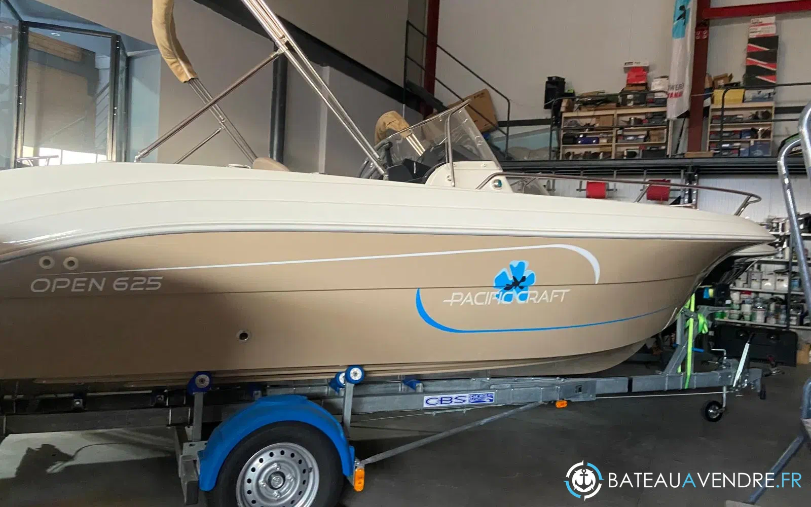 slider 5 Pacific Craft 625 Open