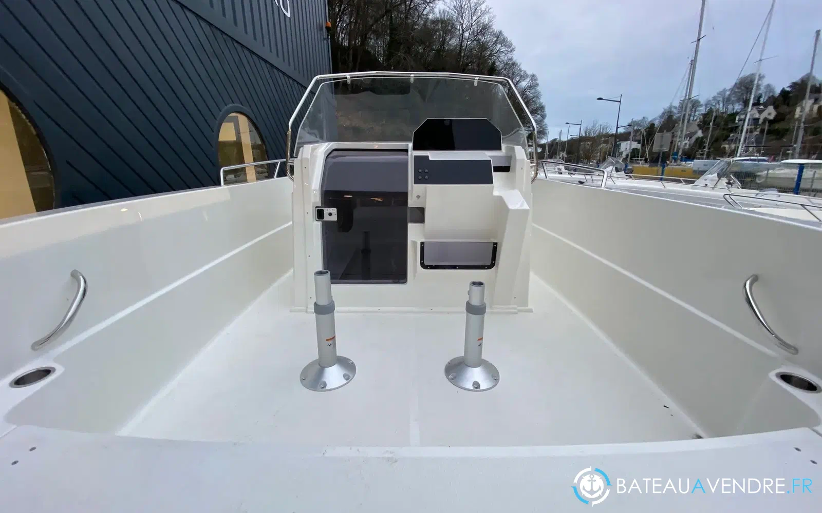 slider 9 Pacific Craft 670