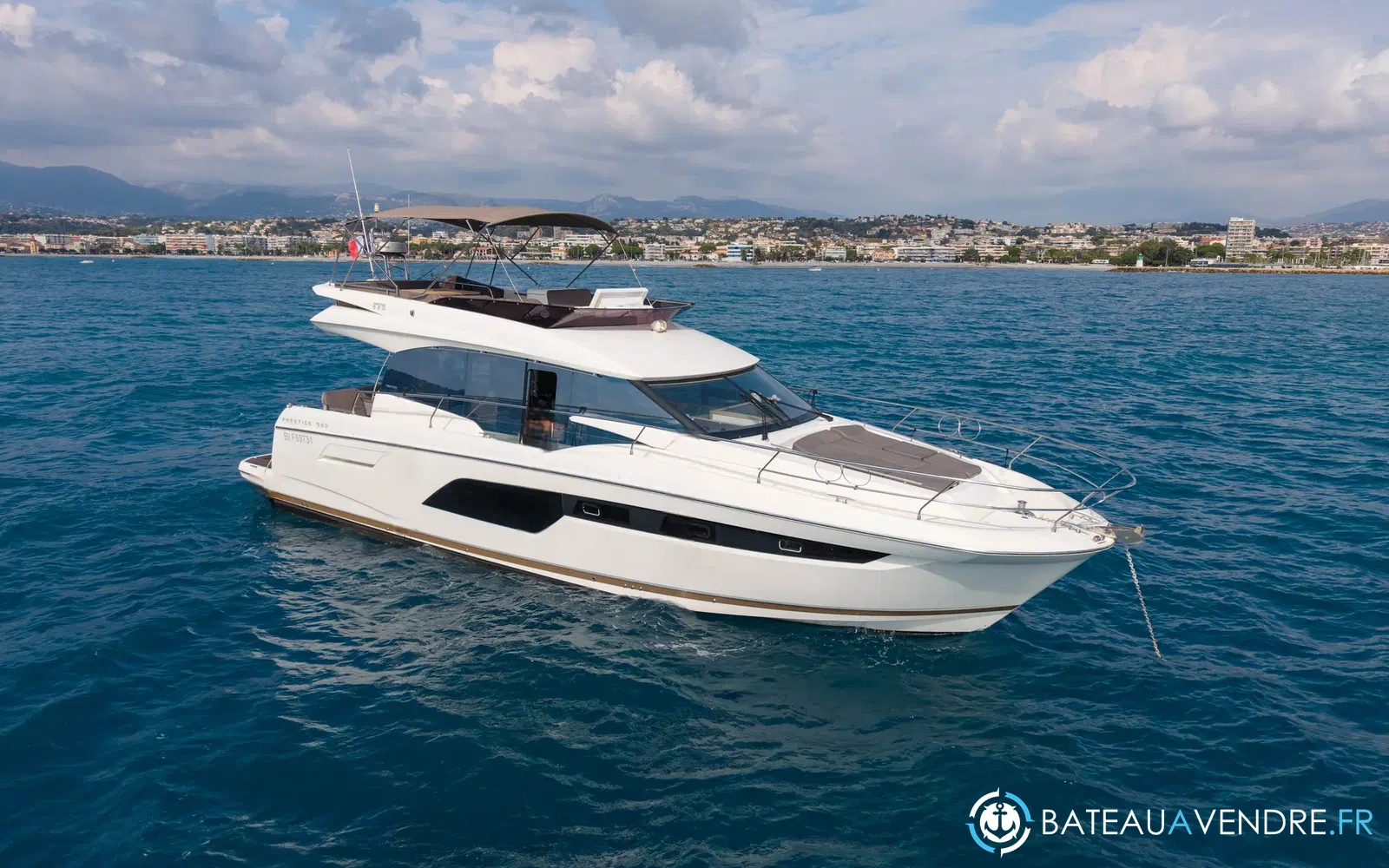 slider 0 Prestige Yachts 520 Fly