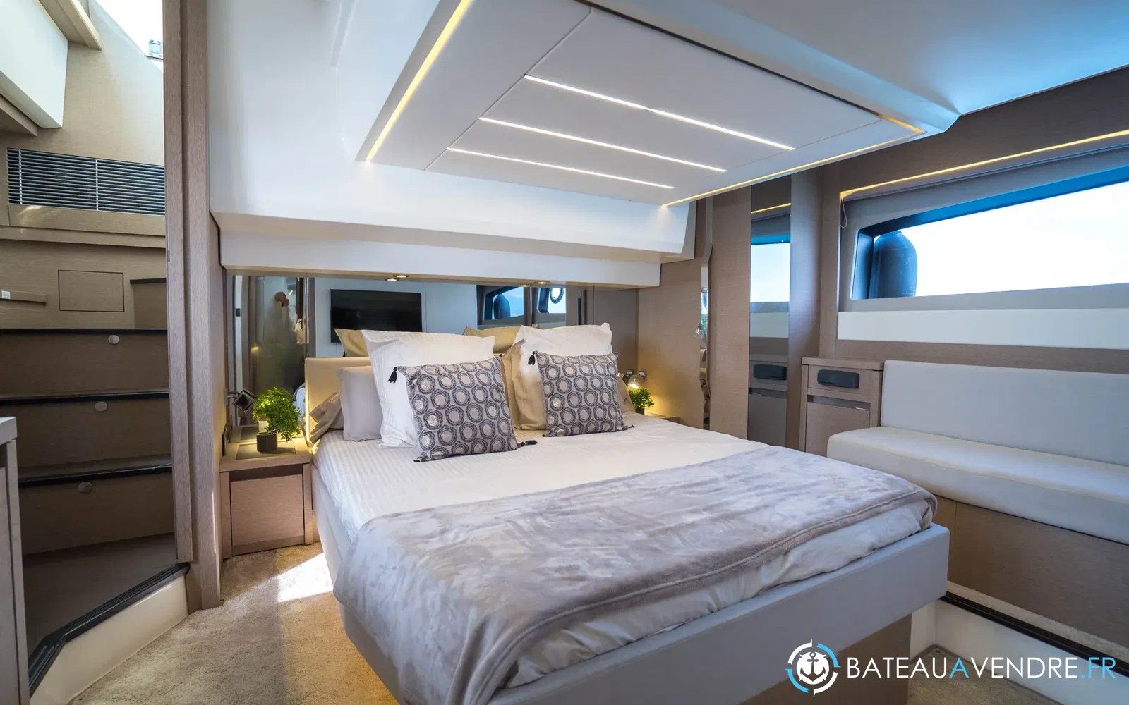 slider 11 Prestige Yachts 520 Fly