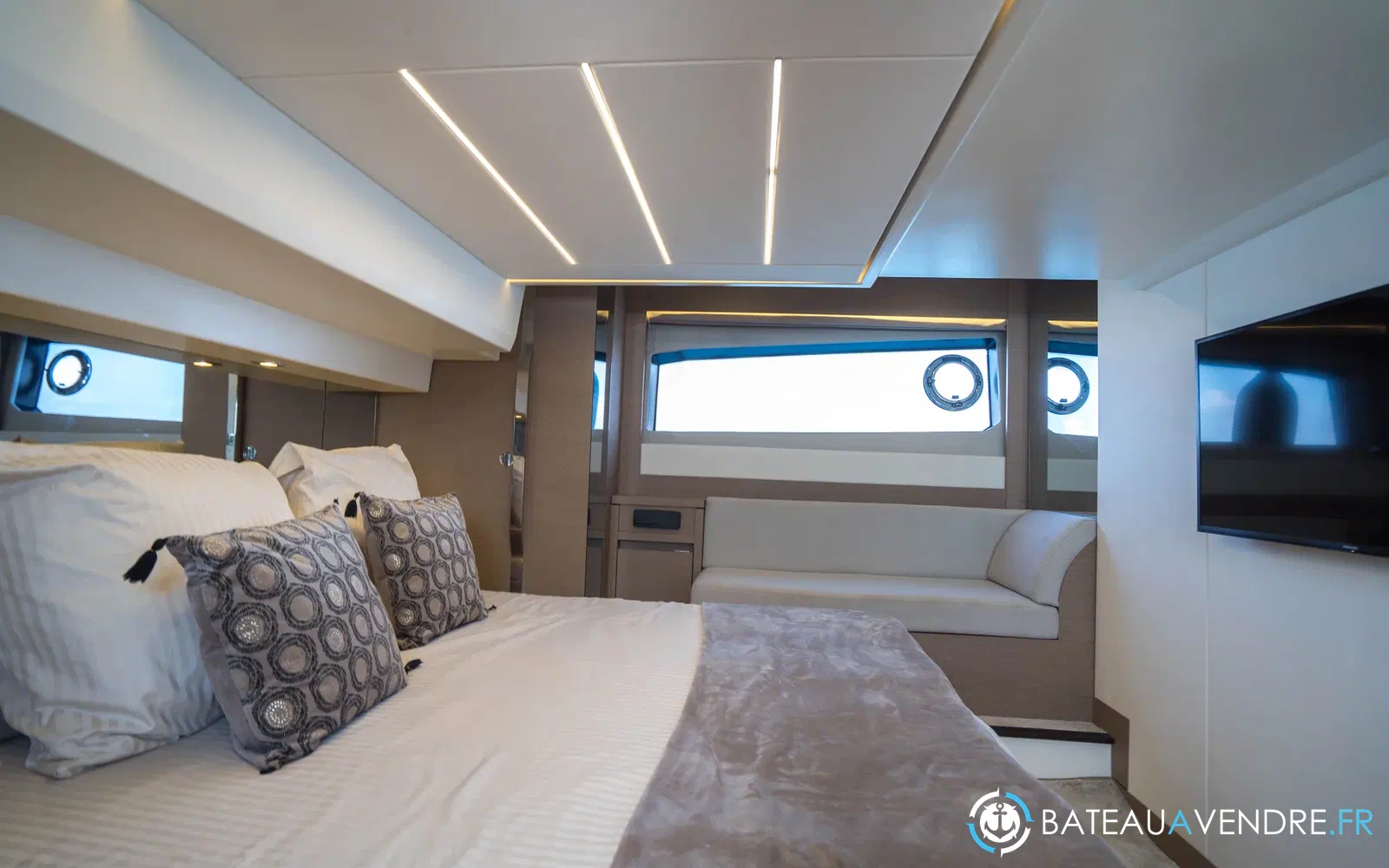 slider 13 Prestige Yachts 520 Fly