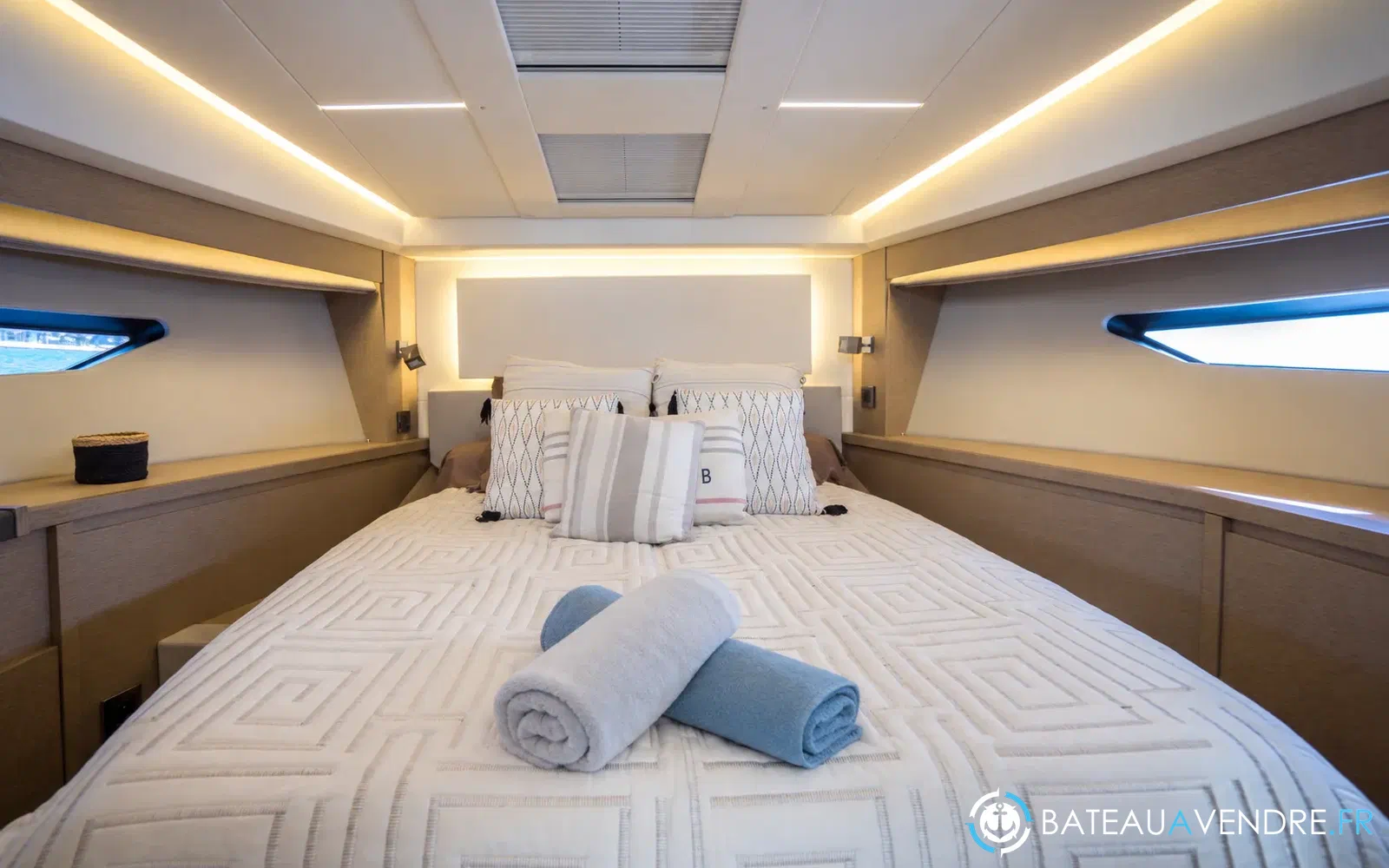 slider 16 Prestige Yachts 520 Fly