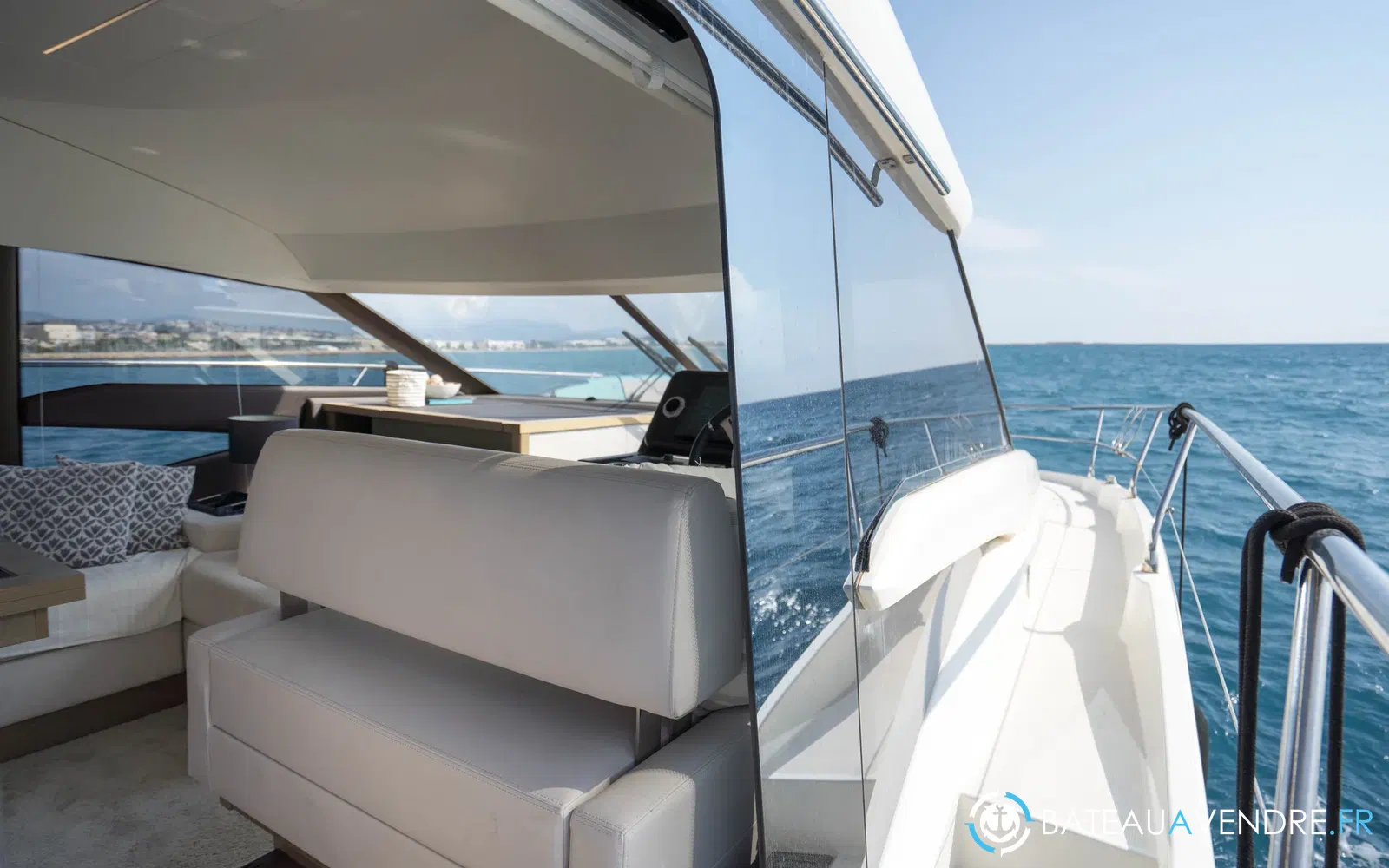 slider 20 Prestige Yachts 520 Fly