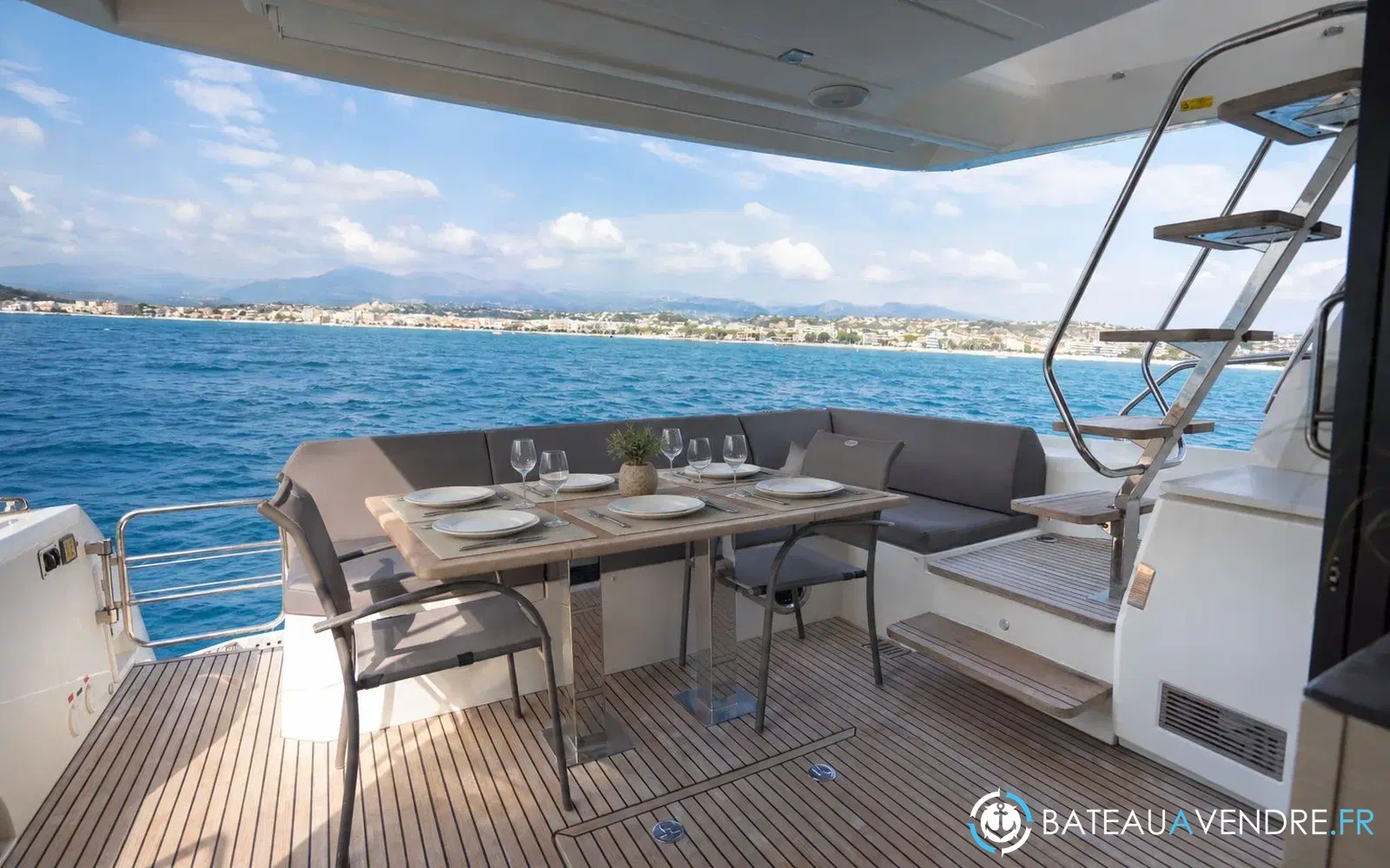 slider 21 Prestige Yachts 520 Fly