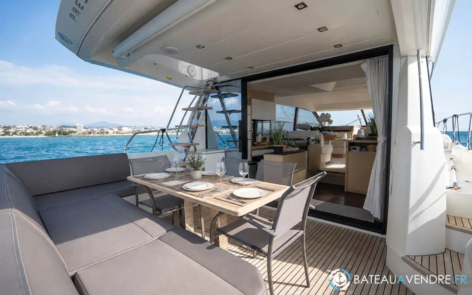 slider 22 Prestige Yachts 520 Fly