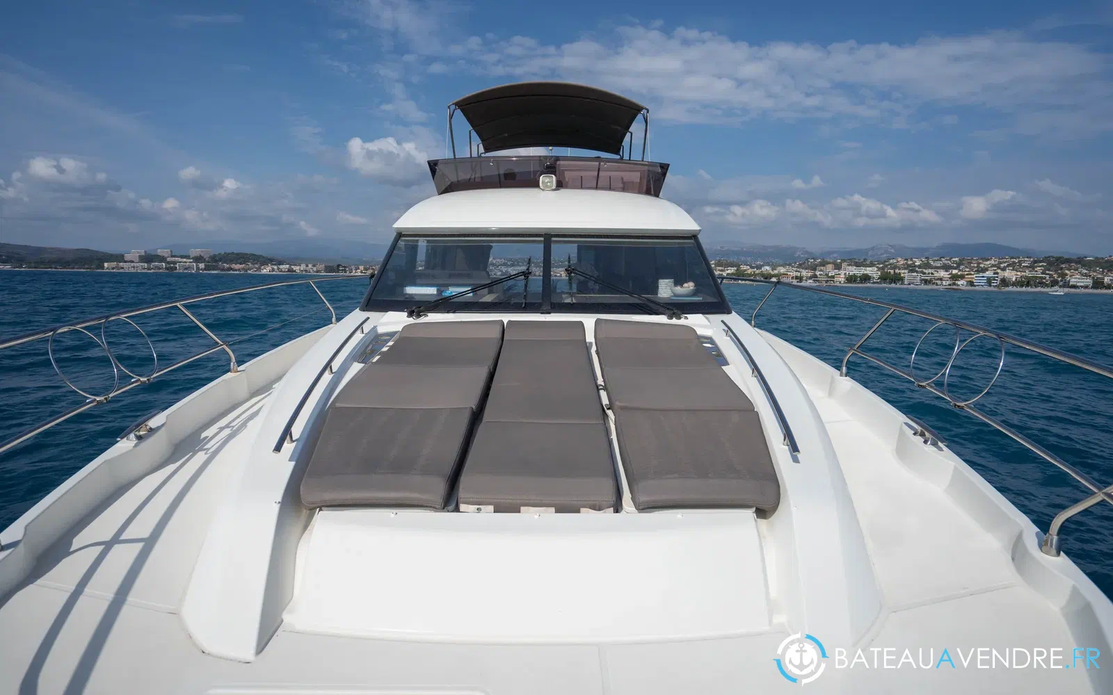 slider 25 Prestige Yachts 520 Fly