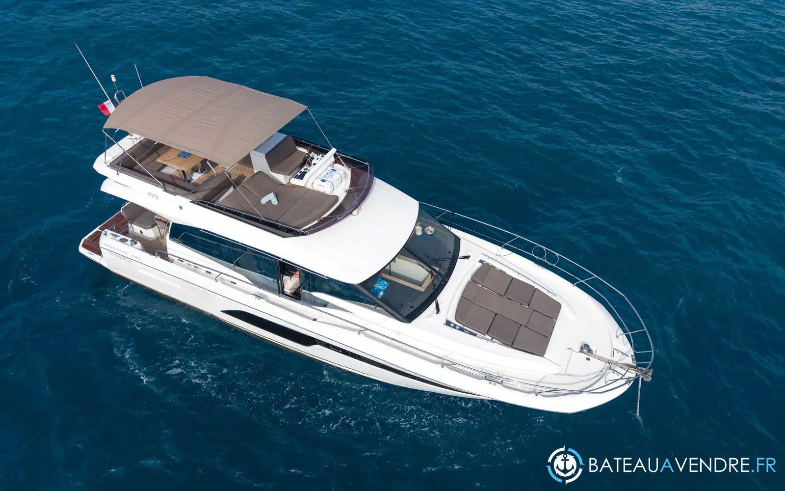 slider 2 Prestige Yachts 520 Fly