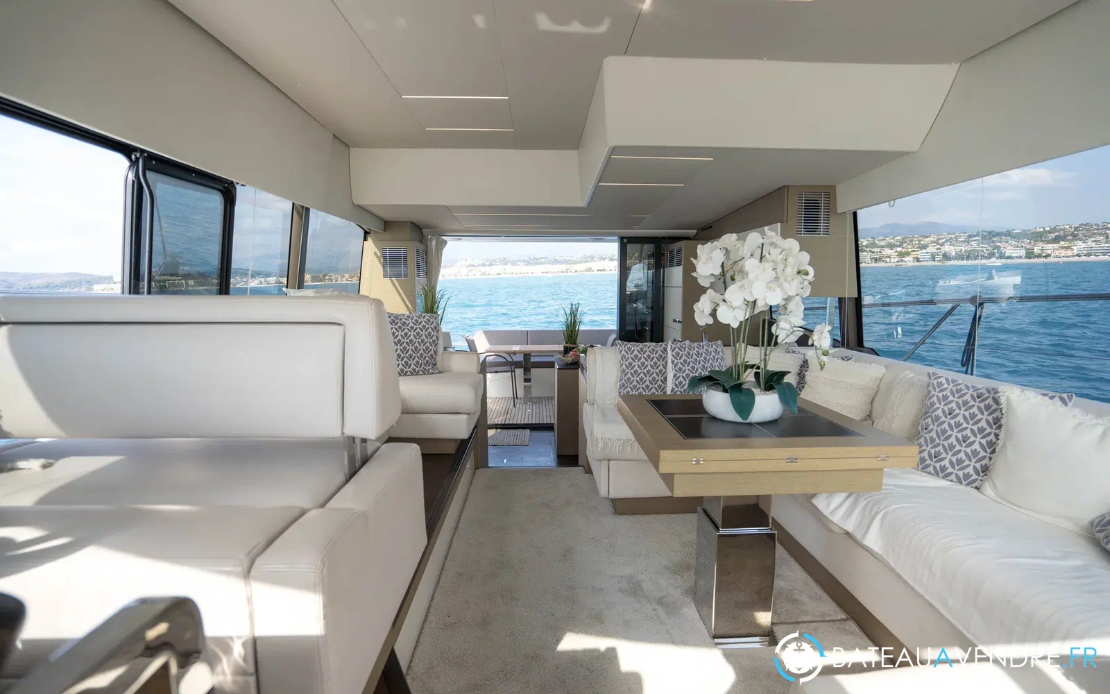 slider 7 Prestige Yachts 520 Fly