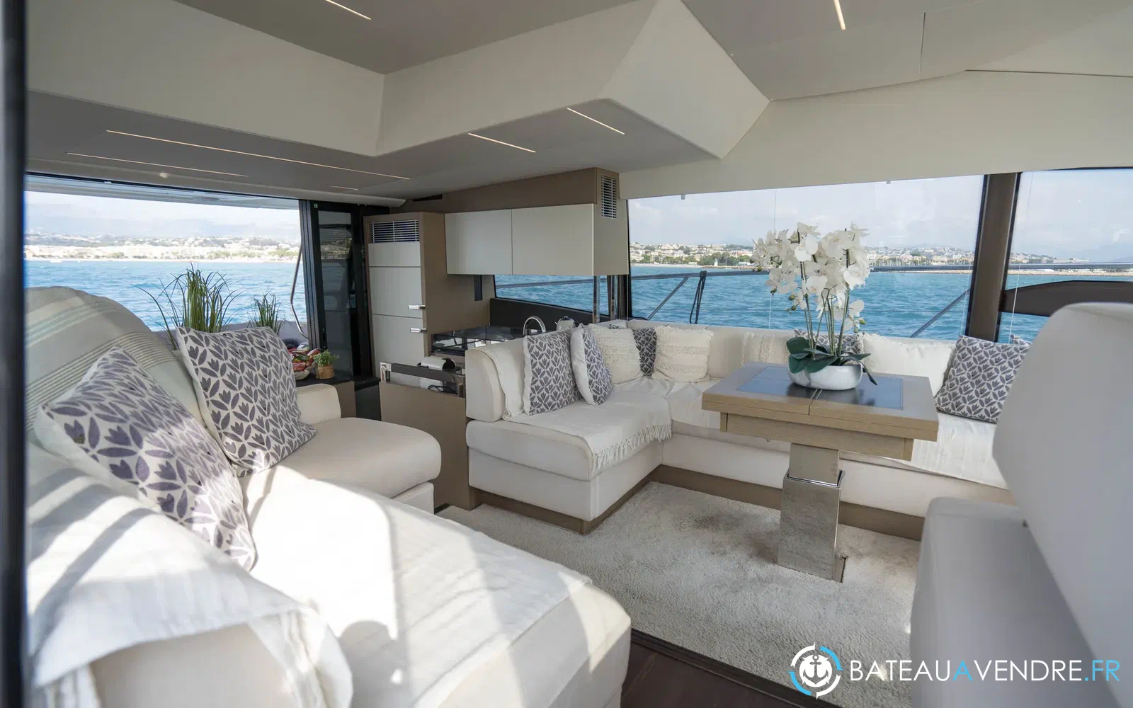 slider 8 Prestige Yachts 520 Fly