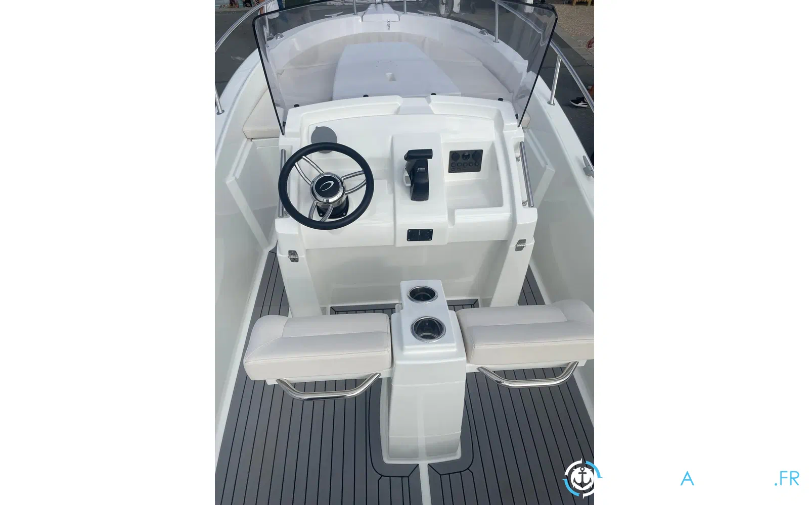 slider 5 White Shark 190 CC