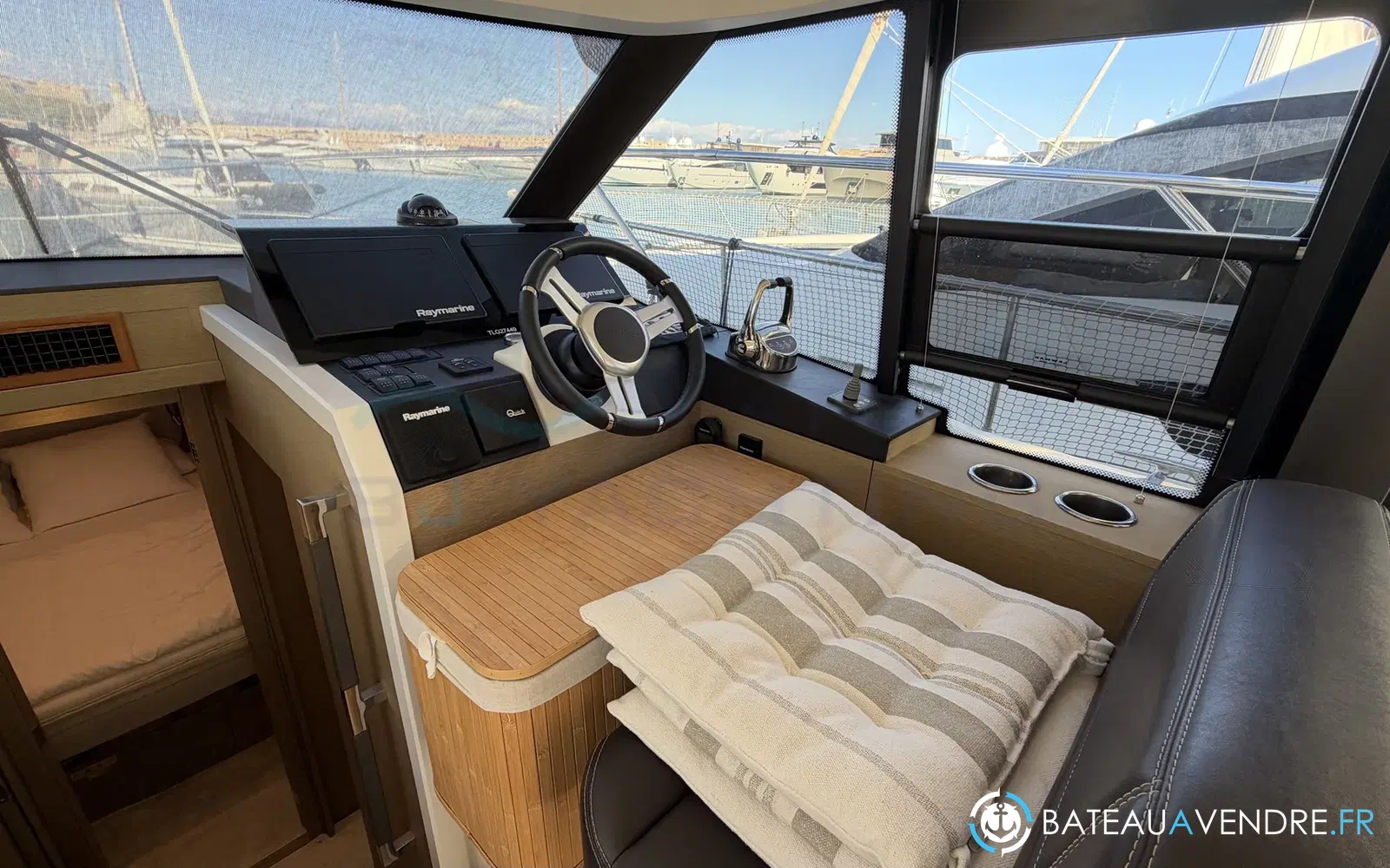 slider 23 Prestige Yachts 420 Fly