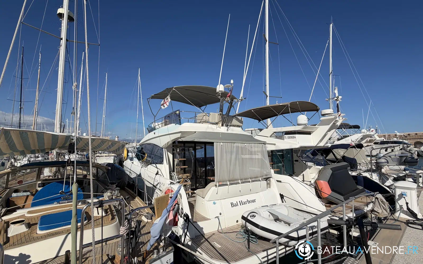 slider 2 Prestige Yachts 420 Fly