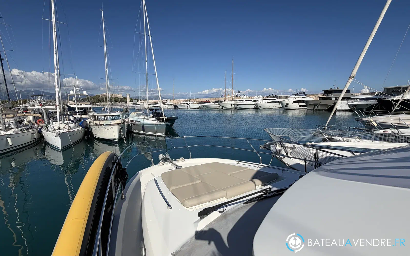 slider 7 Prestige Yachts 420 Fly