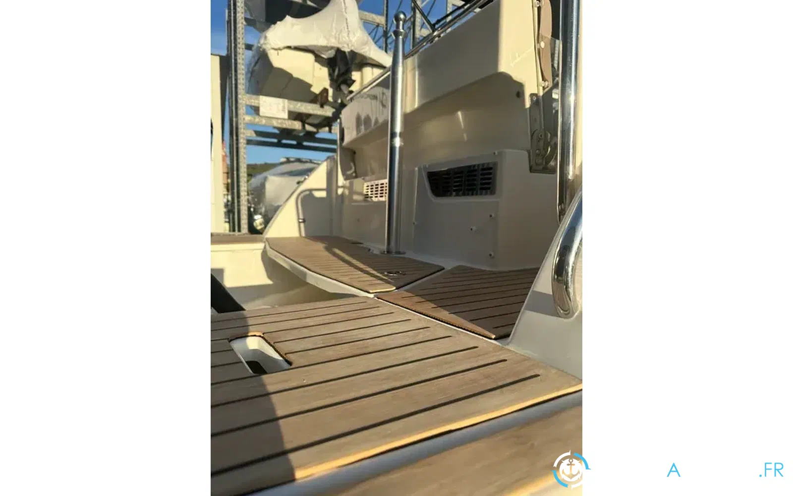 slider 2 Quicksilver 805 Sundeck