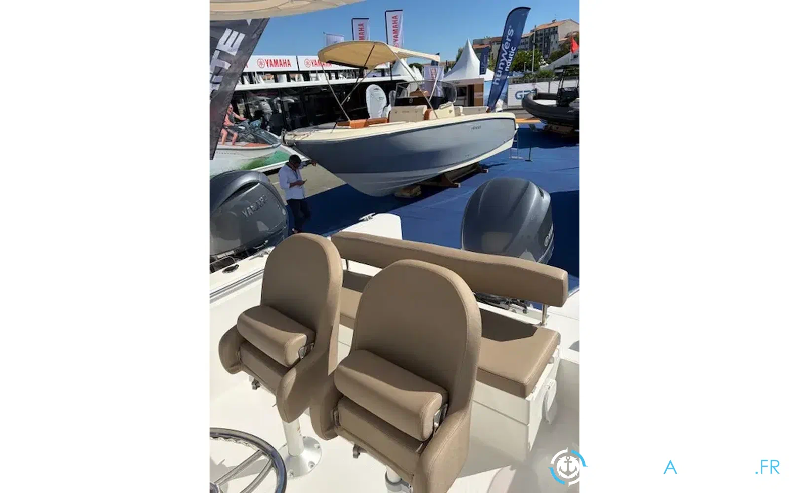 slider 8 White Shark 230 CC