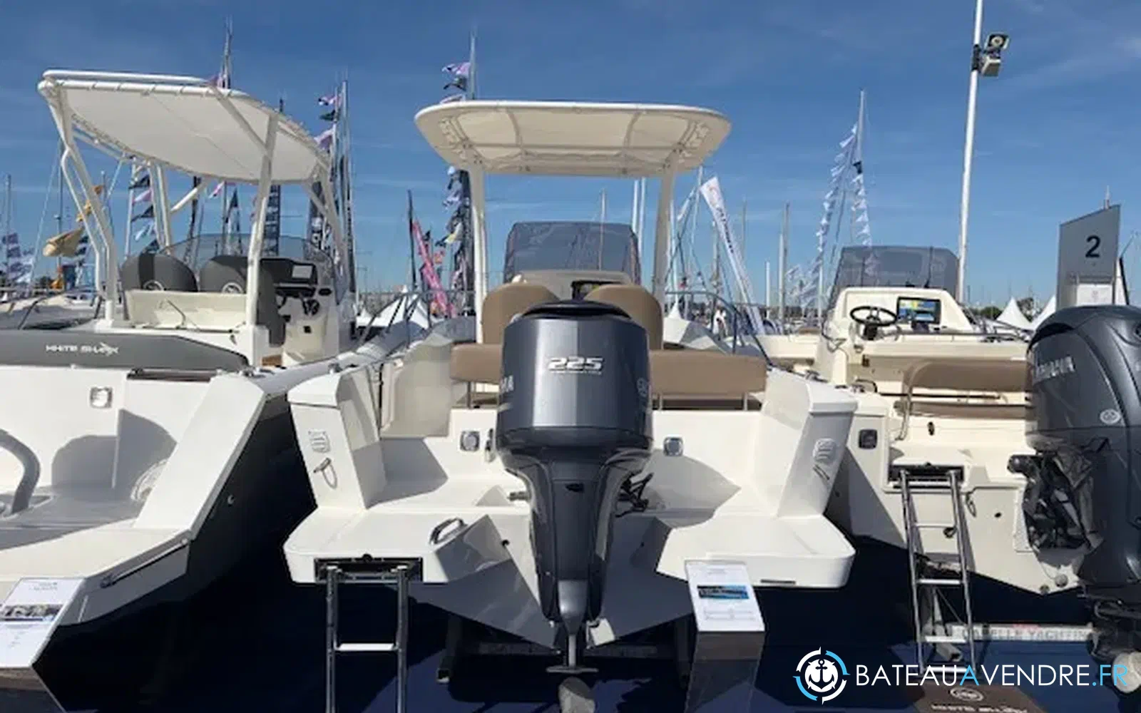 slider 10 White Shark 230 CC