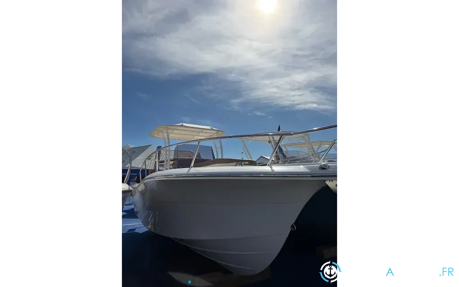 slider 0 White Shark 230 CC