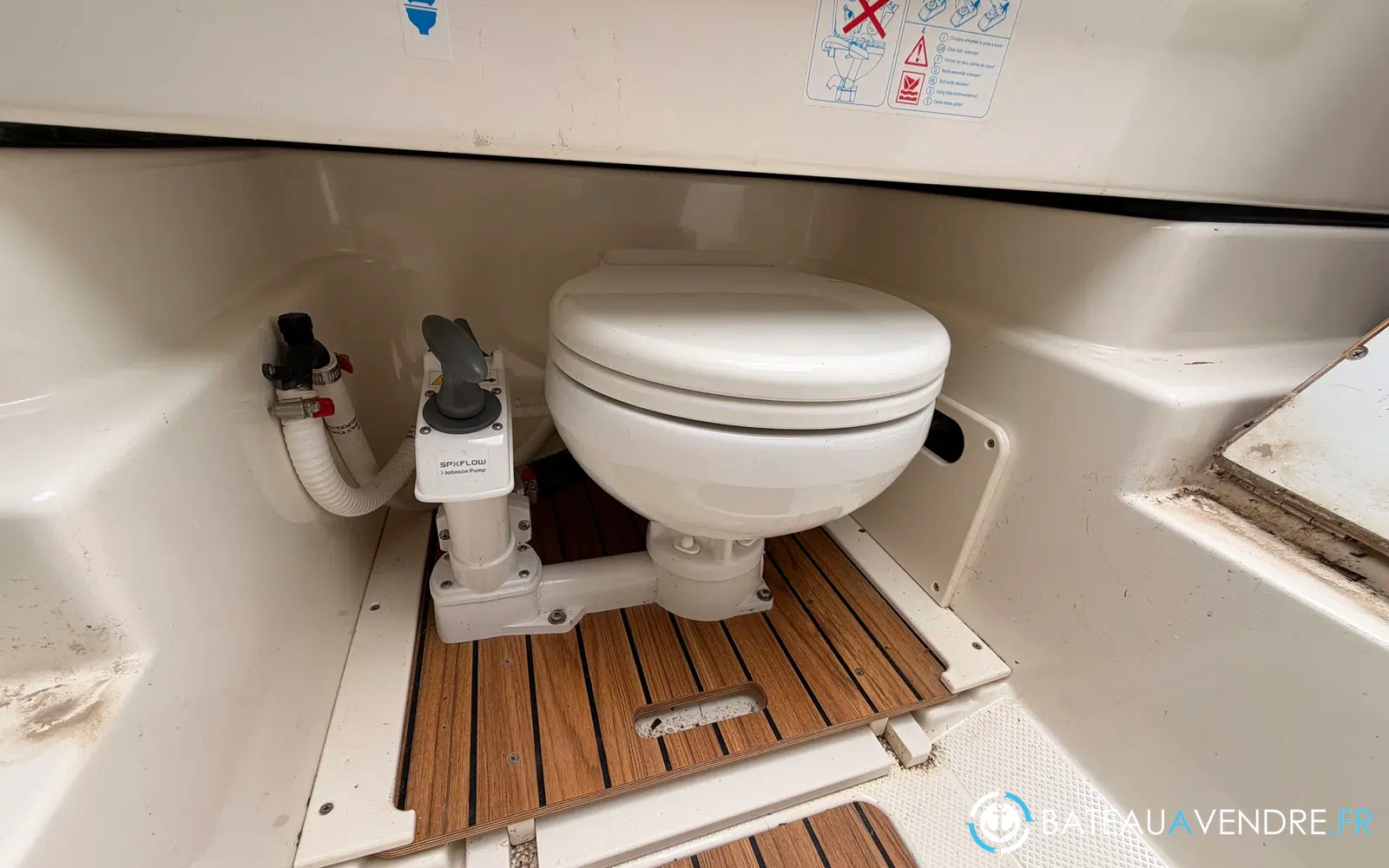 slider 24 Quicksilver Activ 755 Sundeck
