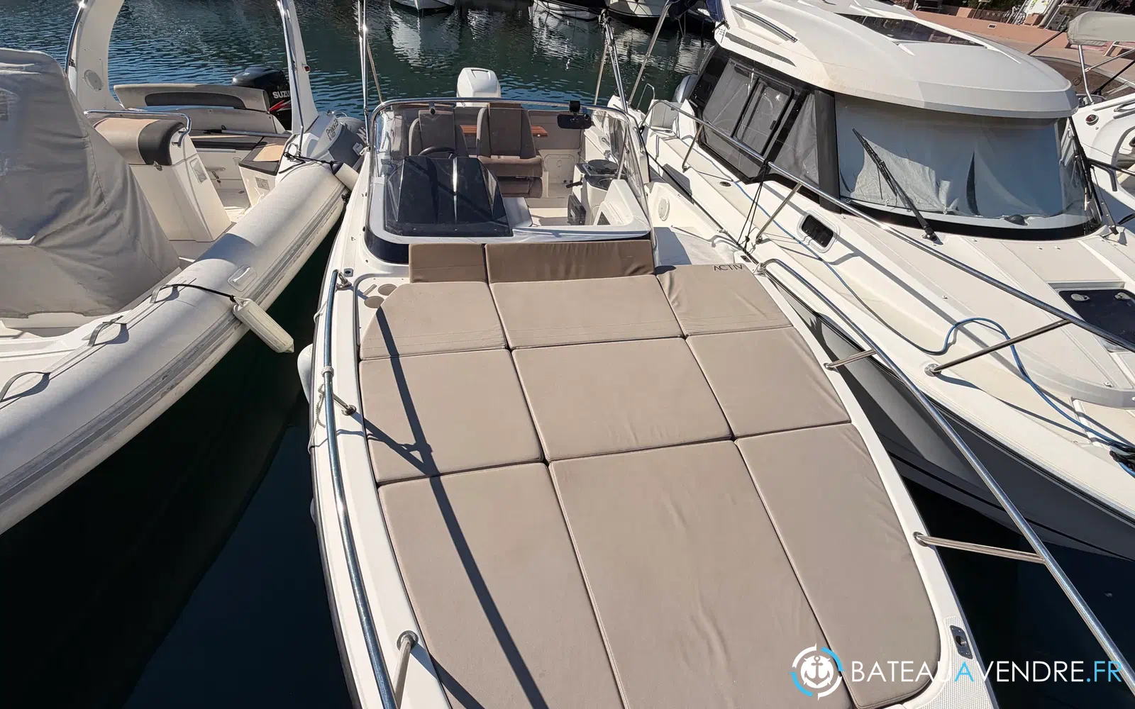 slider 17 Quicksilver Activ 755 Sundeck