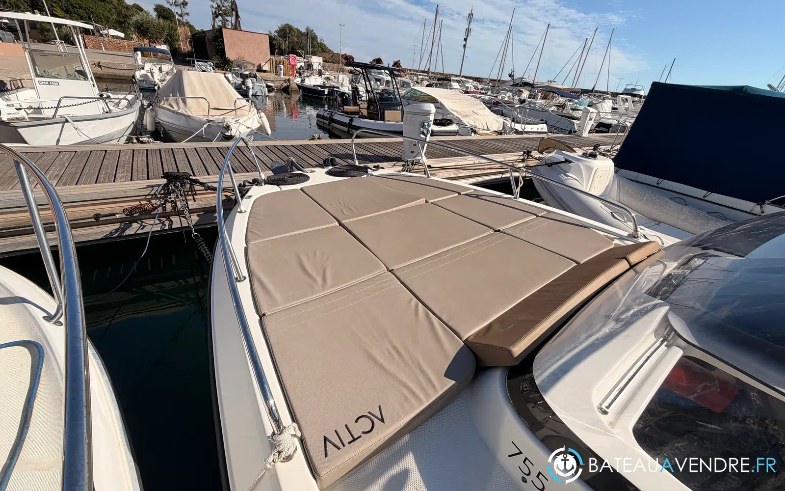 slider 23 Quicksilver Activ 755 Sundeck