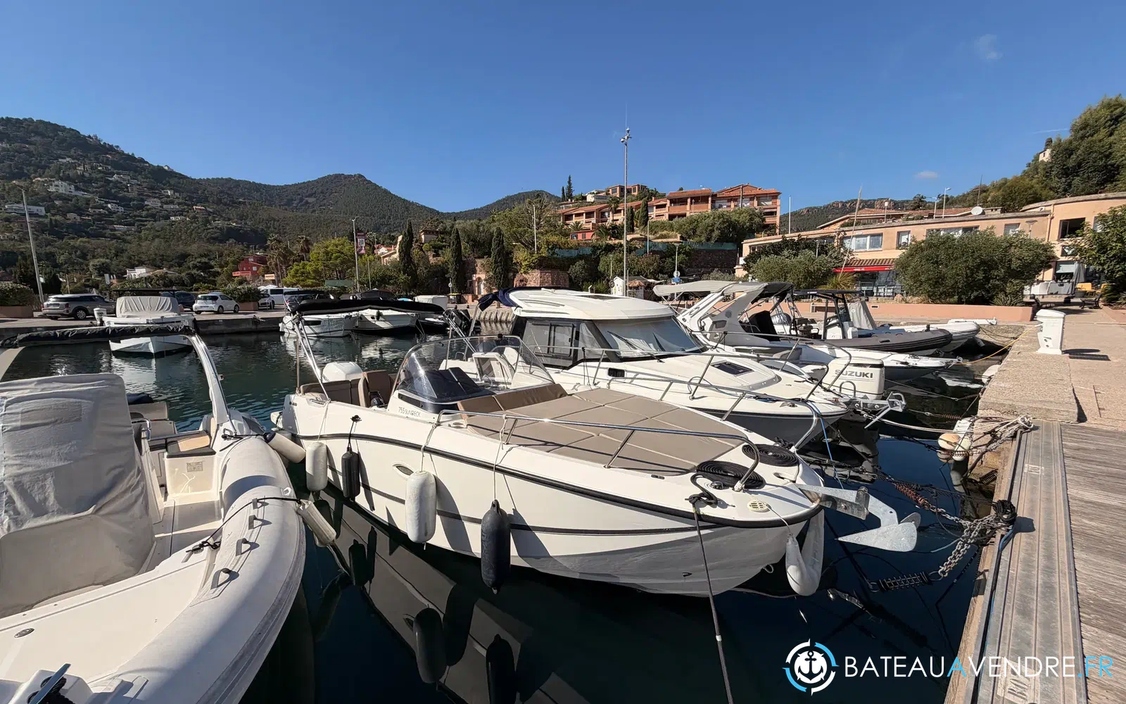 slider 32 Quicksilver Activ 755 Sundeck