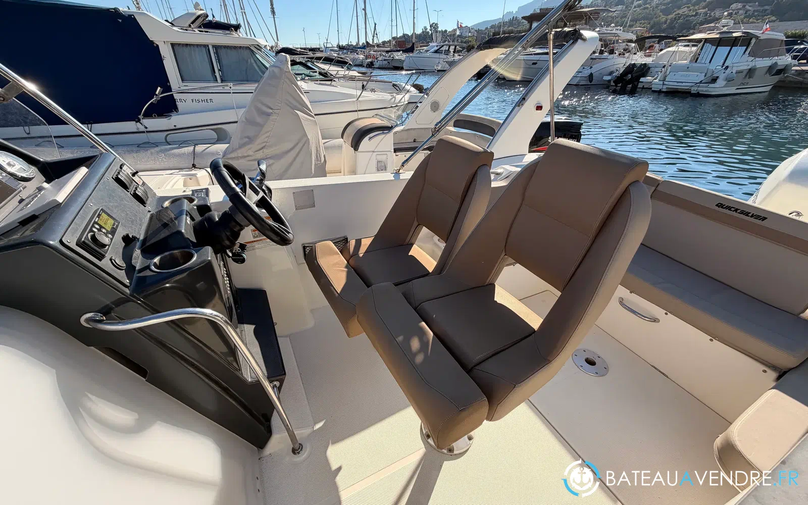 slider 33 Quicksilver Activ 755 Sundeck