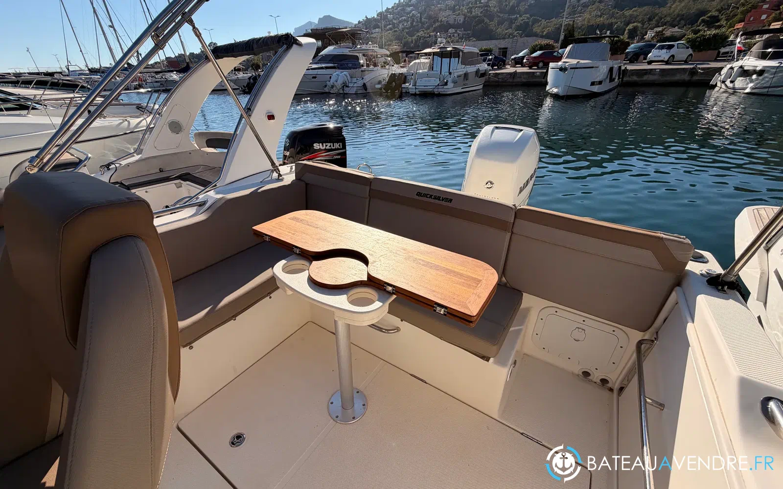 slider 35 Quicksilver Activ 755 Sundeck