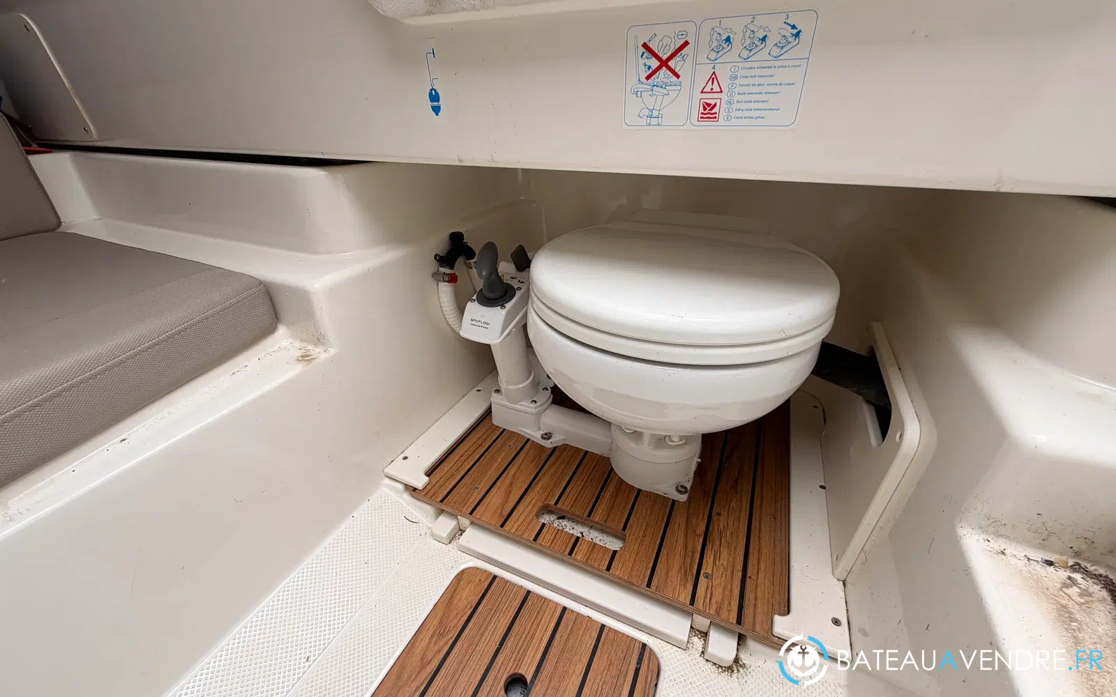 slider 21 Quicksilver Activ 755 Sundeck