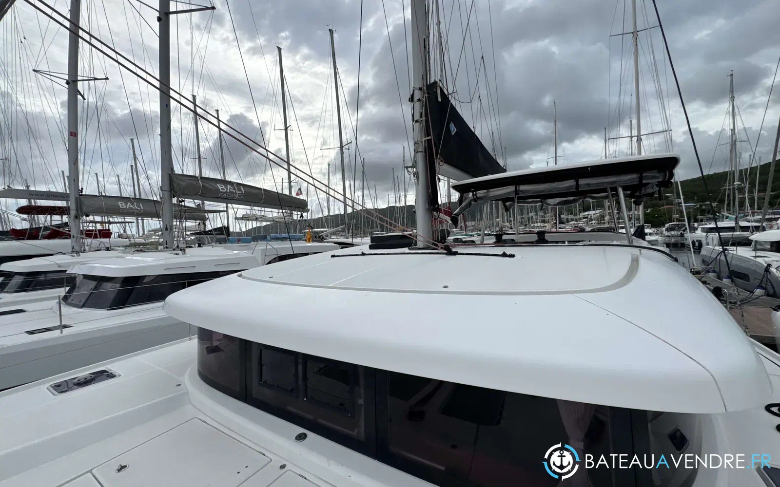 slider 1 Lagoon 42