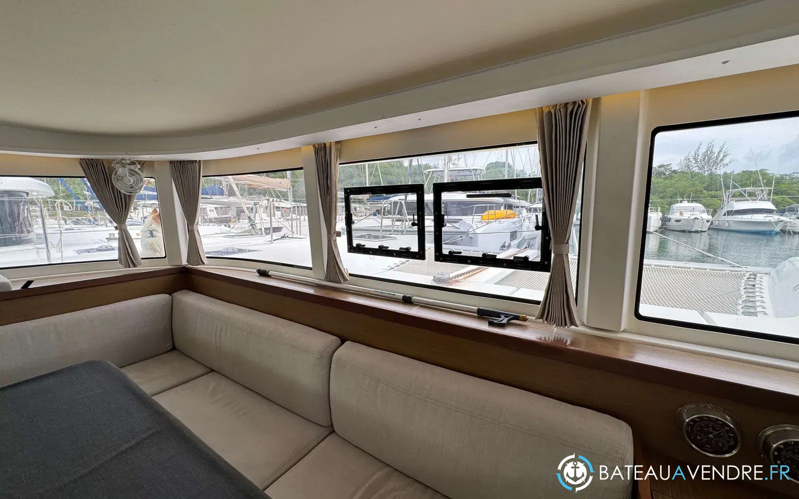 slider 37 Lagoon 42