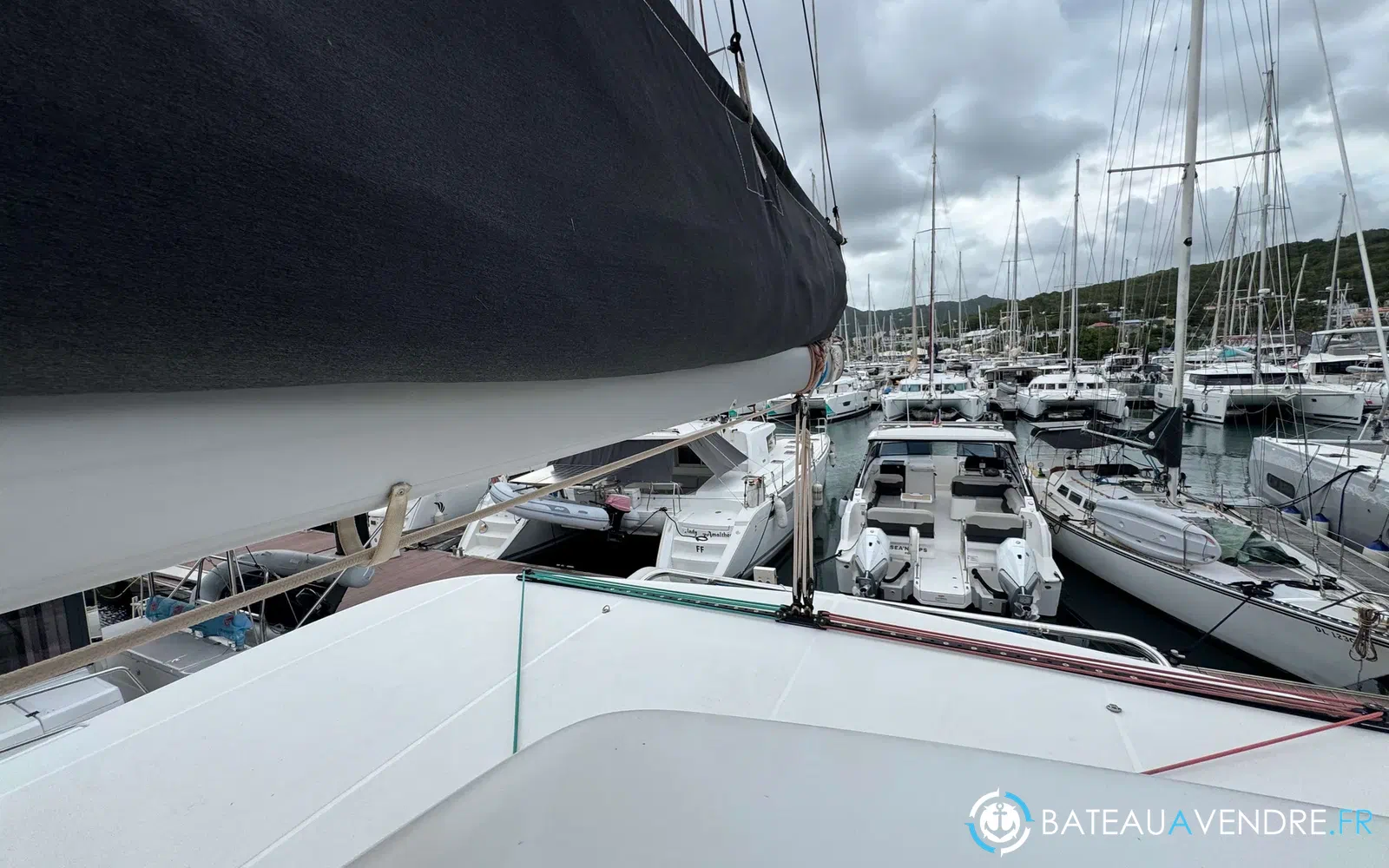 slider 4 Lagoon 42
