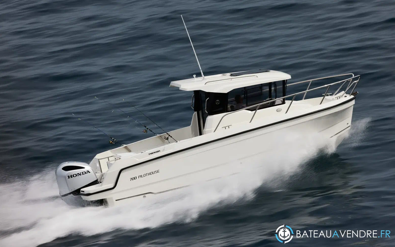 slider 0 Parker 700 Pilothouse