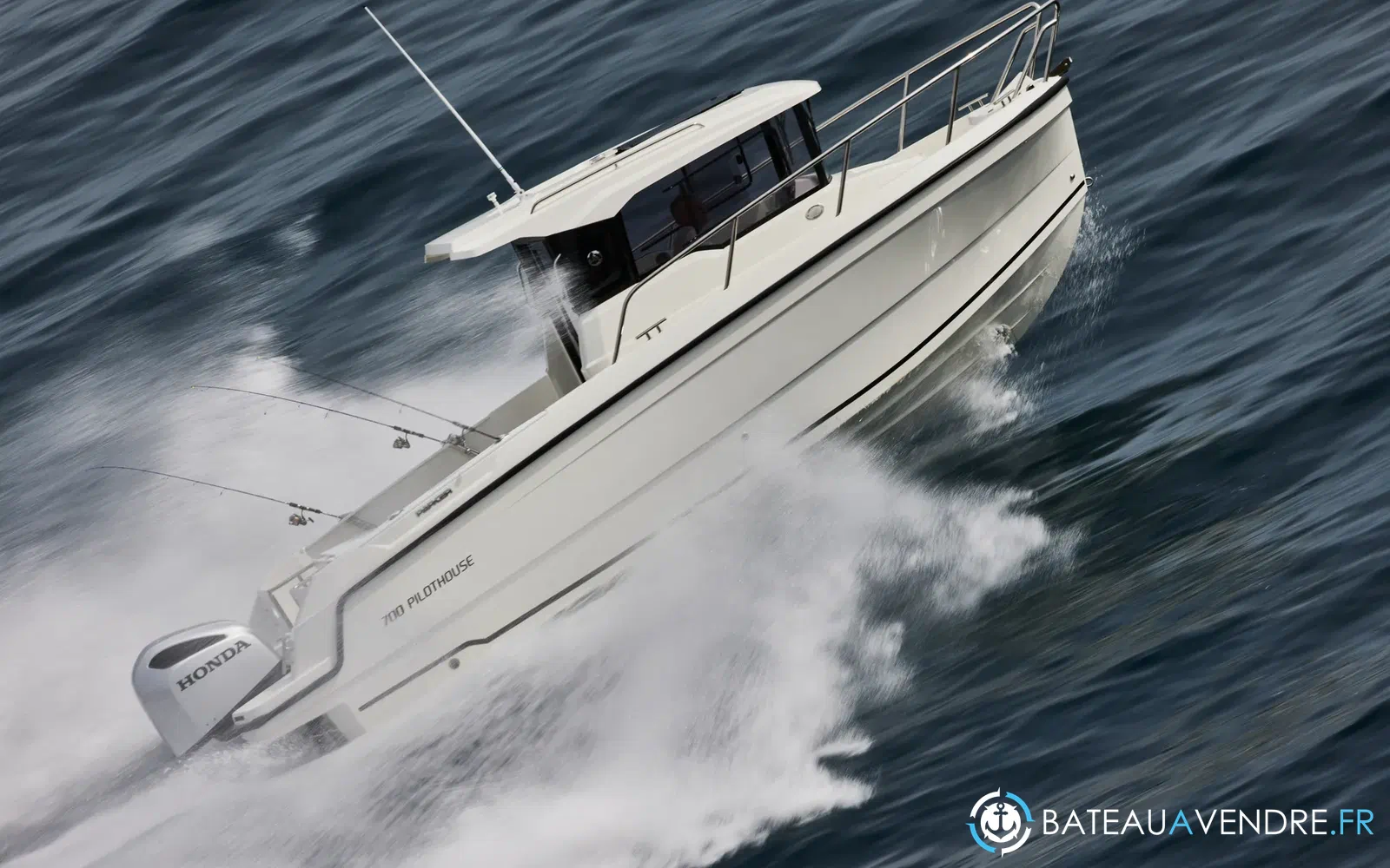 slider 2 Parker 700 Pilothouse