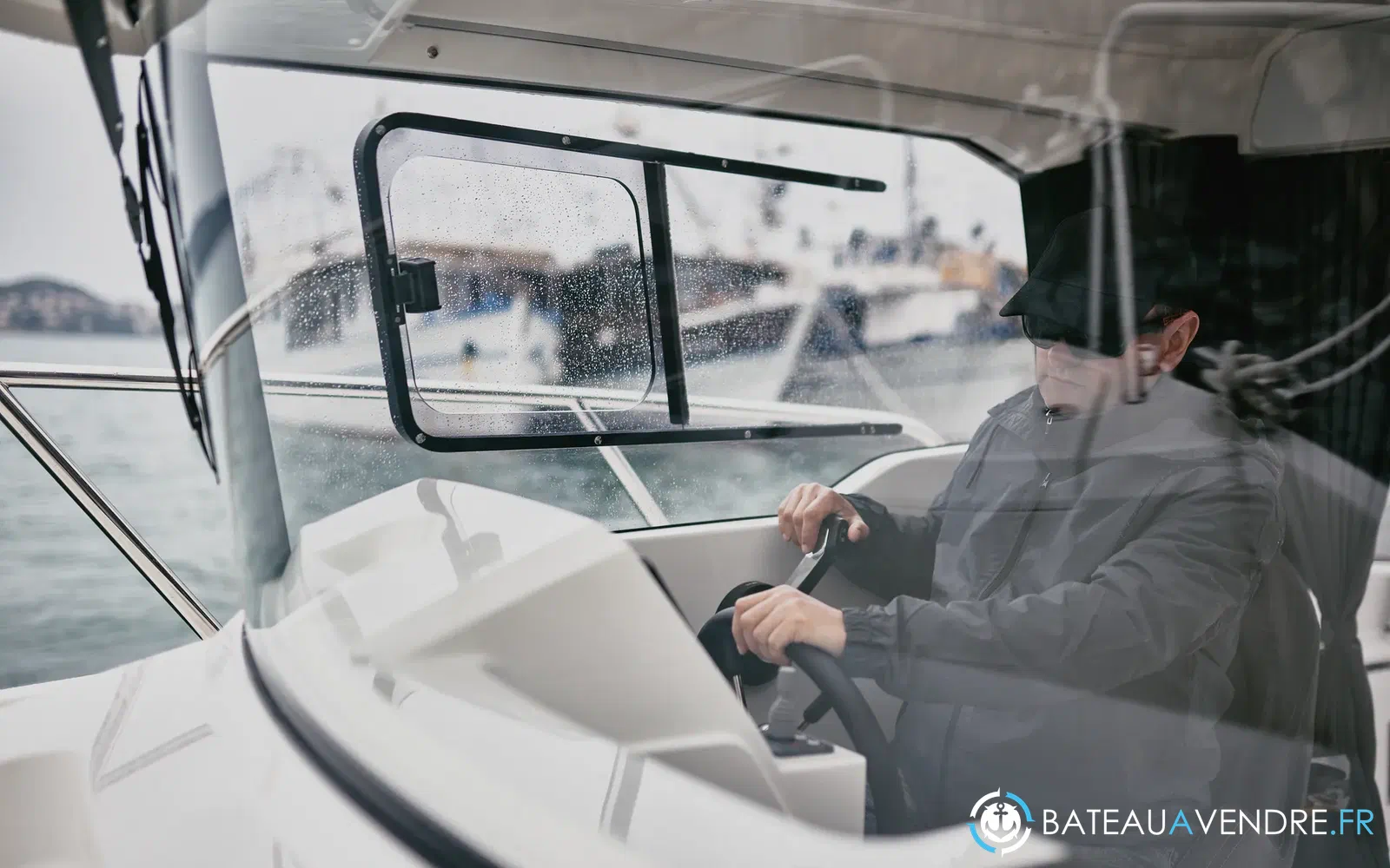 slider 6 Parker 700 Pilothouse
