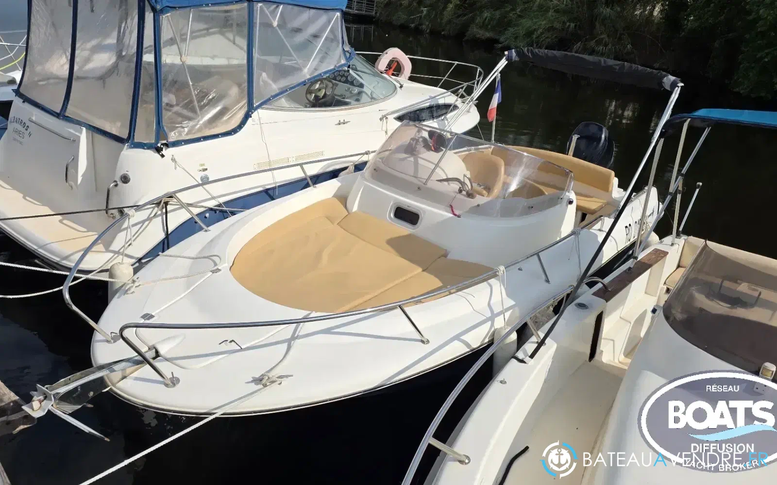 slider 0 Jeanneau Cap Camarat 715 WA