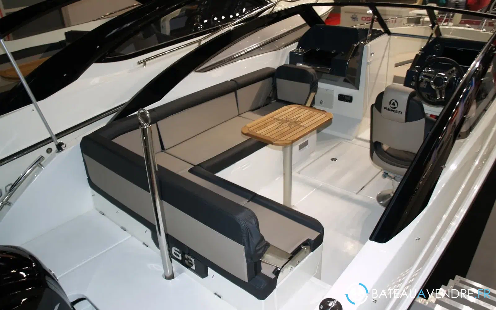 slider 7 Parker 630 Bow Rider
