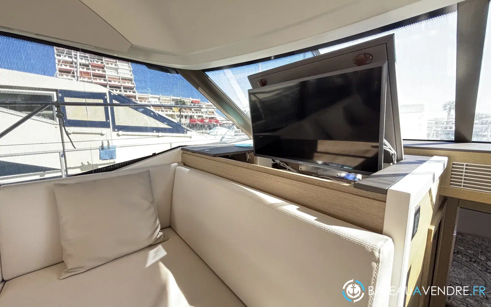 slider 10 Prestige Yachts 420 Fly