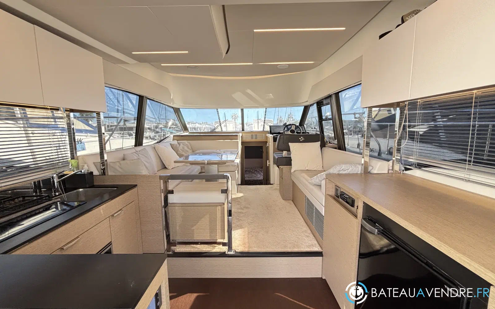 slider 1 Prestige Yachts 420 Fly