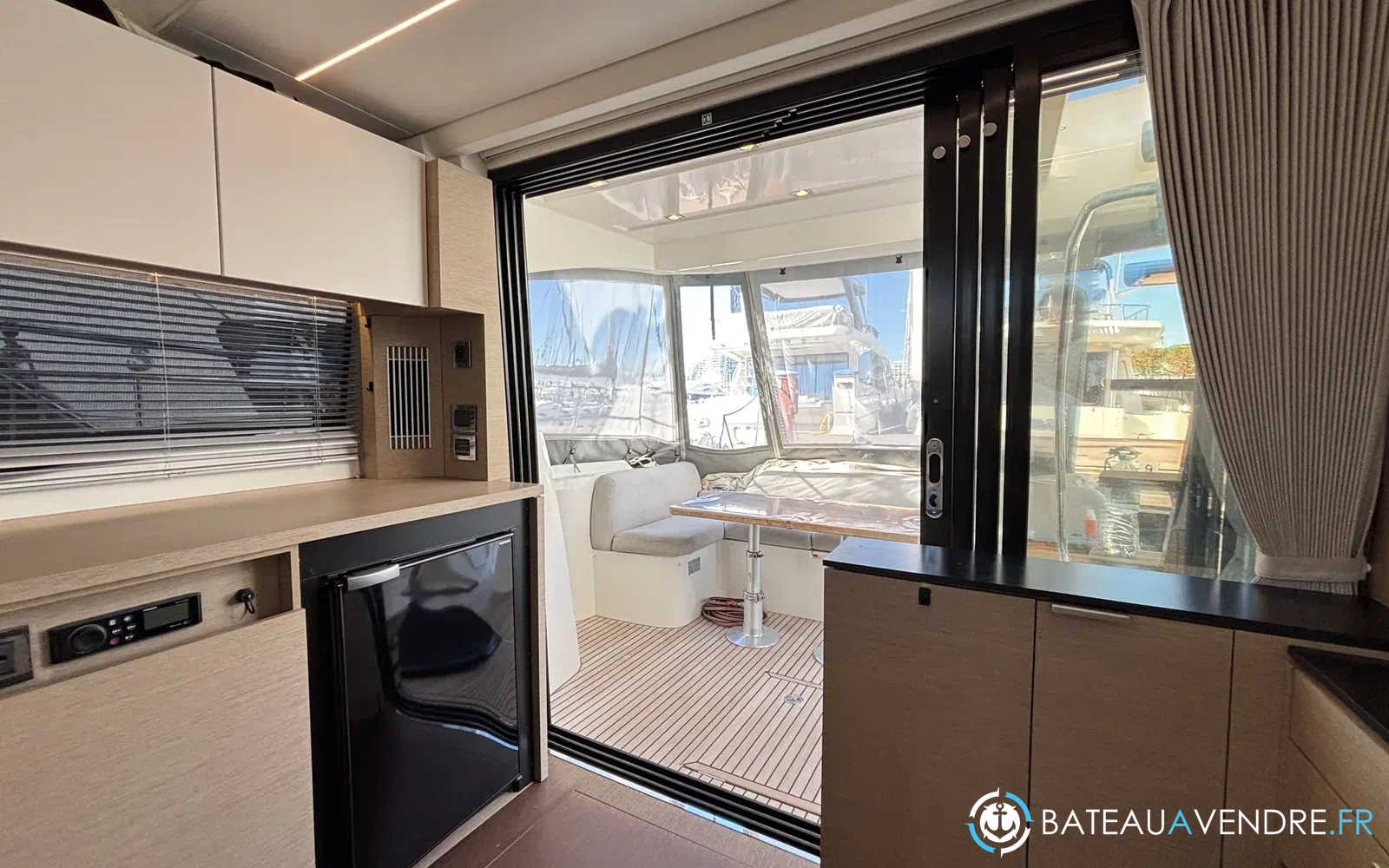 slider 7 Prestige Yachts 420 Fly