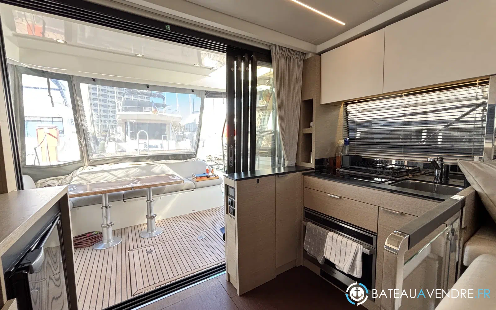 slider 8 Prestige Yachts 420 Fly