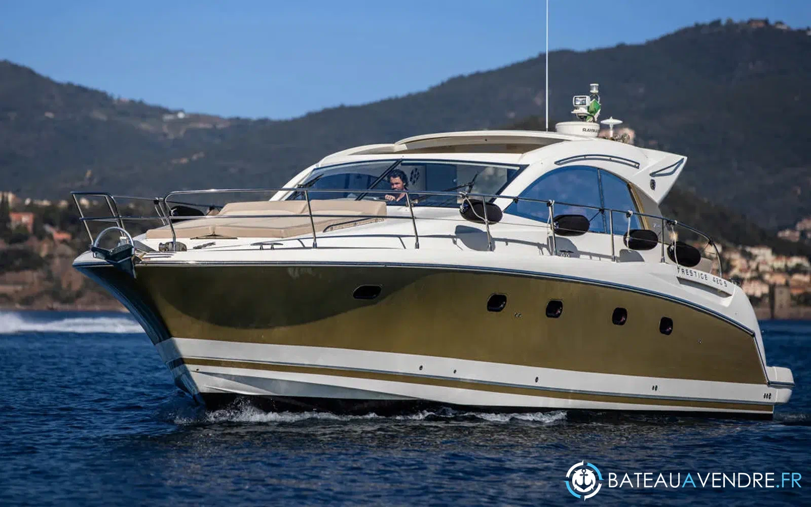 slider 1 Prestige Yachts 42 S