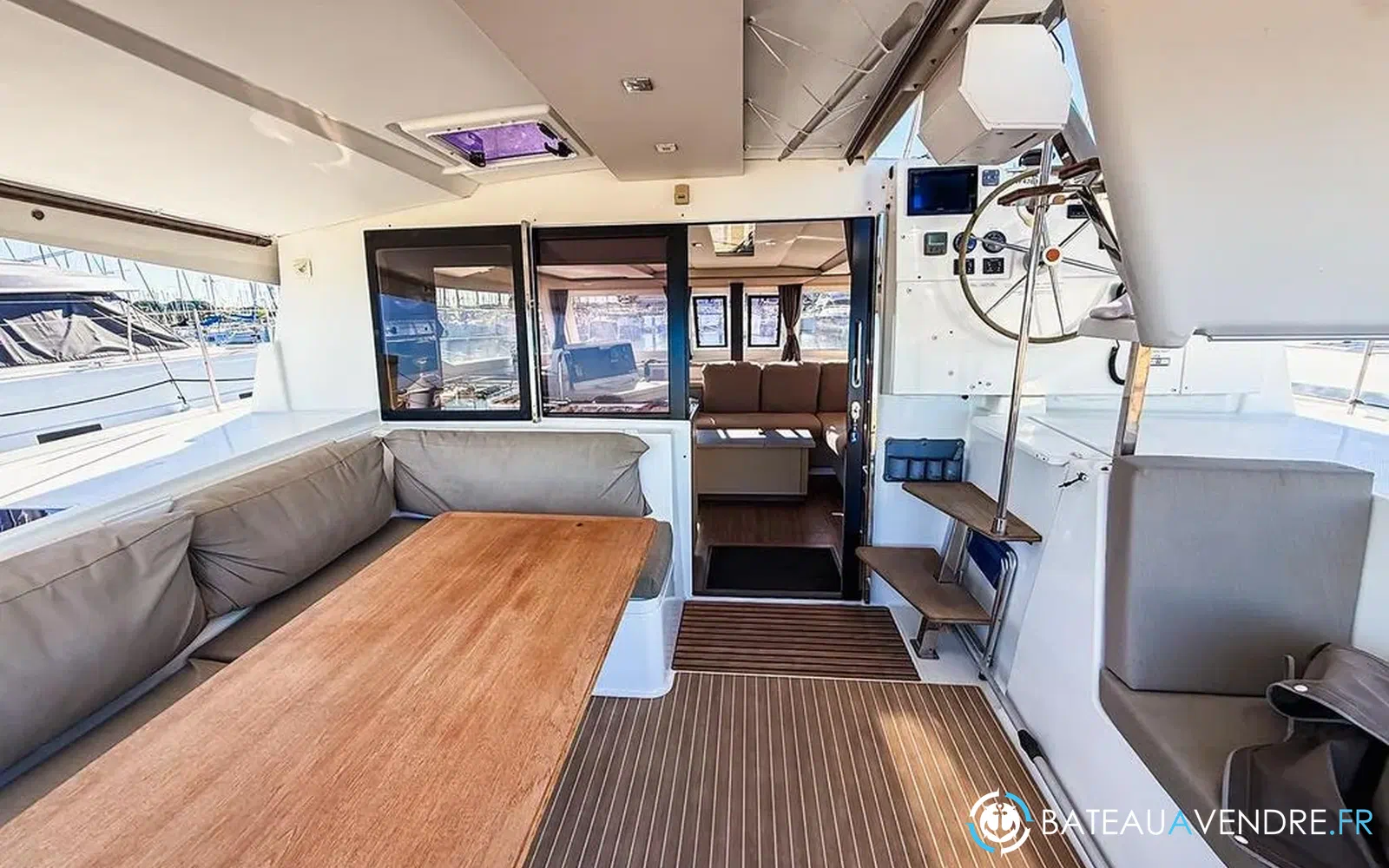 slider 10 Fountaine Pajot Lucia 40