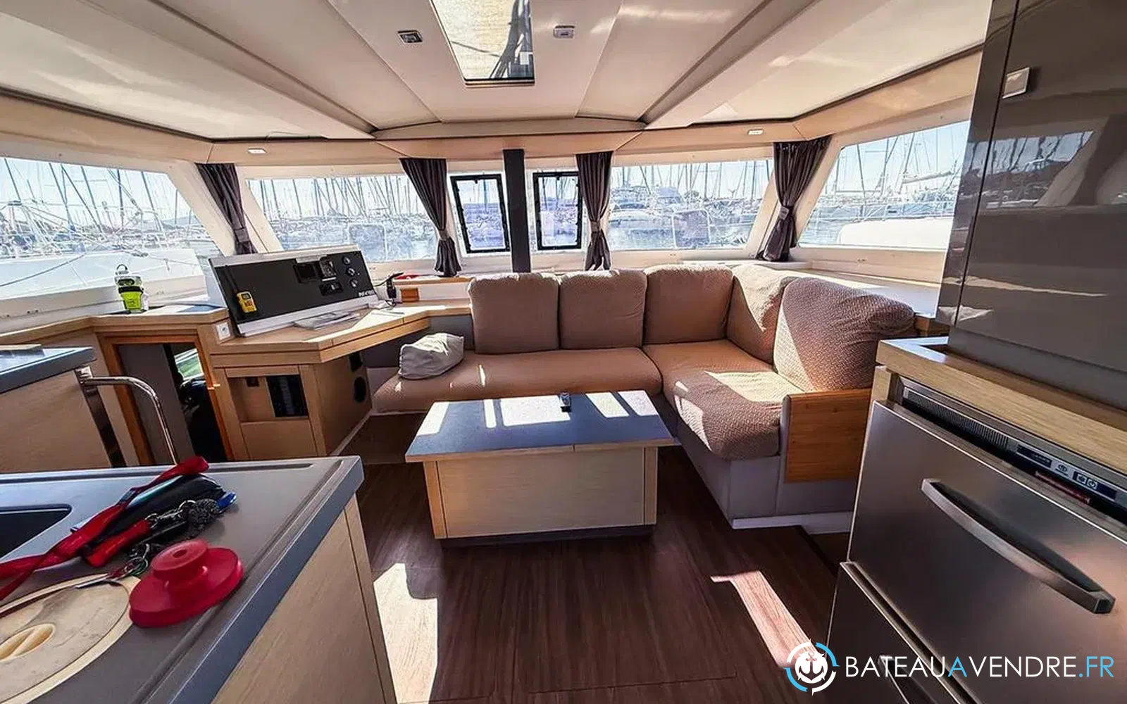 slider 15 Fountaine Pajot Lucia 40