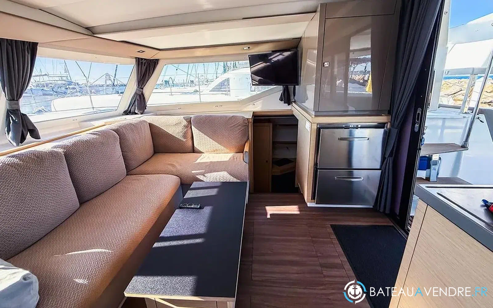 slider 19 Fountaine Pajot Lucia 40