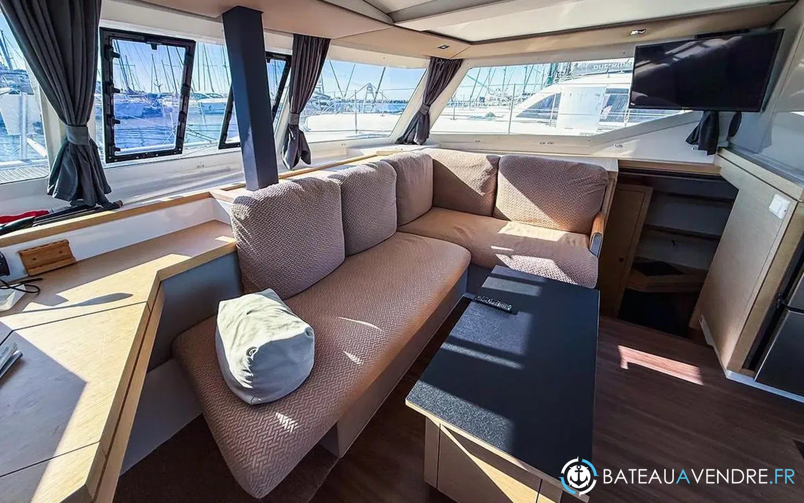slider 20 Fountaine Pajot Lucia 40