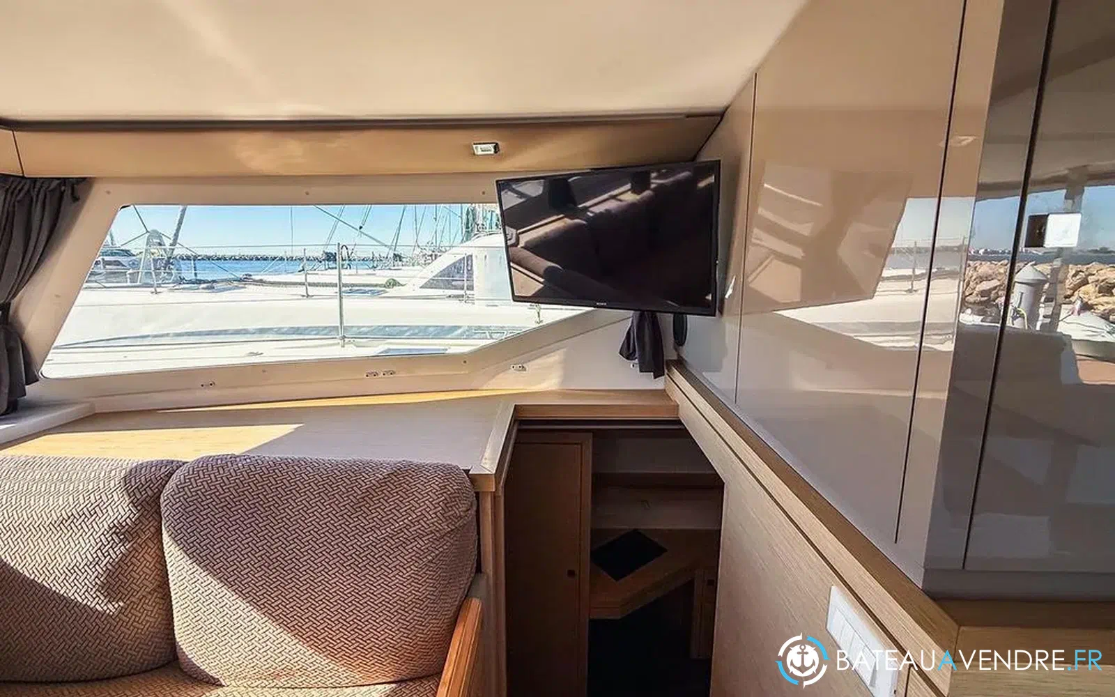 slider 21 Fountaine Pajot Lucia 40