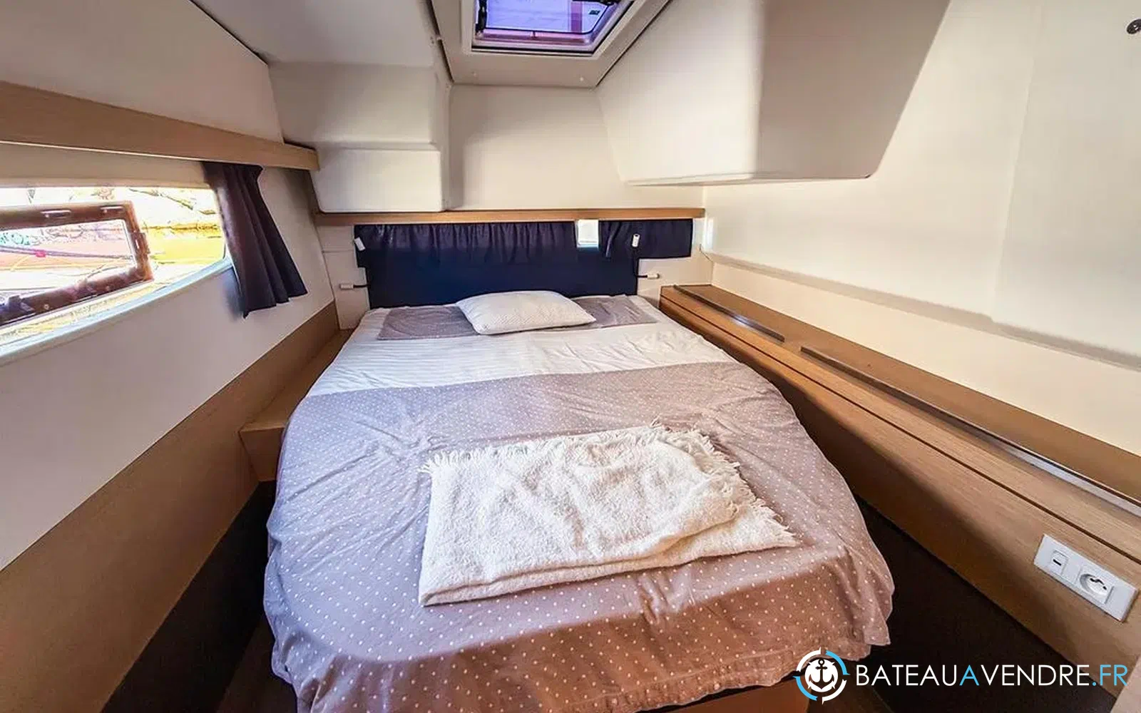 slider 23 Fountaine Pajot Lucia 40