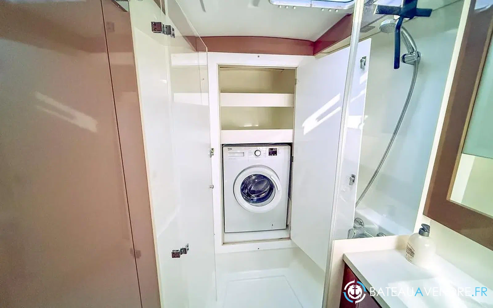 slider 25 Fountaine Pajot Lucia 40