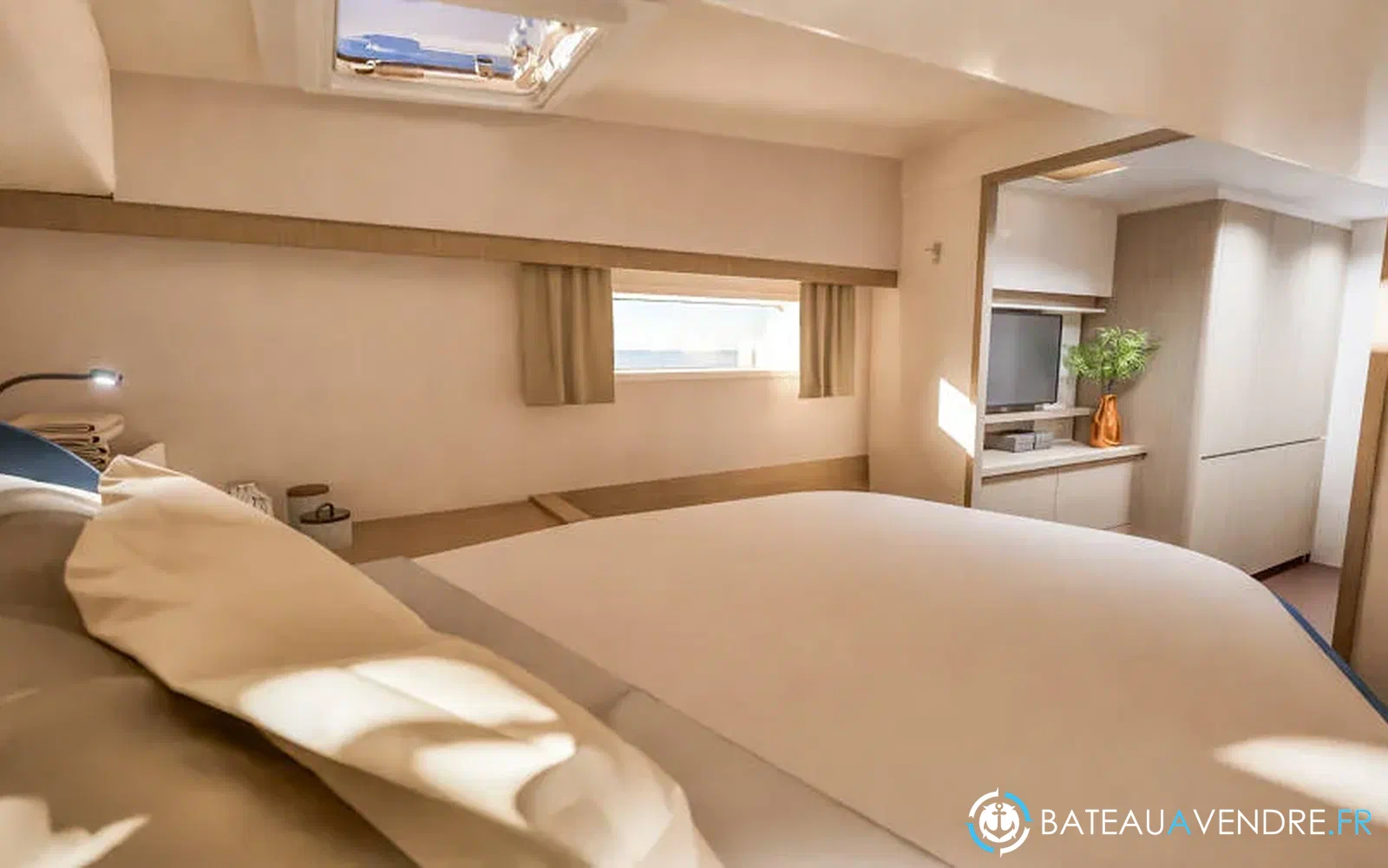 slider 10 Fountaine Pajot Lipari 41